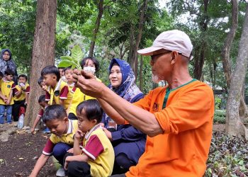 Peduli Lingkungan, Kunjungi Kebun Bibit