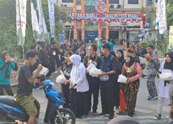 Mahasiswa Umaha Sidoarjo Turun Jalan Lakukan Aksi Ketan Untuk Indonesia