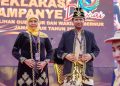 Khofifah Berdiri Tegak Jawab Penghormatan Marching Band Jadi Momen Spesial di Acara Kampanye Damai