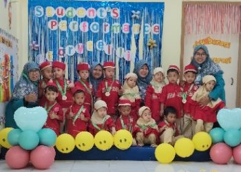 Latih Percaya Diri Anak-Anak KB Al Falah Darussalam Bercerita Dengan Mainan Kesukaannya