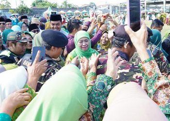 Khofifah Pemimpin Penuh Inovasi Paling Dicintai Warga Jatim