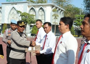 Berprestasi, 28 Polisi Dapat Reward dari Kapolres Gresik