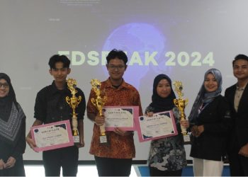 Siswa SMA Al Muslim Jawa Timur Raih Juara ‘EDSPEAK24’ UINSA