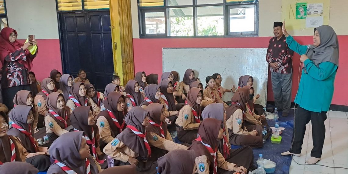 SMP PGRI 9 Sidoarjo Kerjasama dengan Puskesmas Edukasi Siswanya Tentang Kesehatan dan Gizi