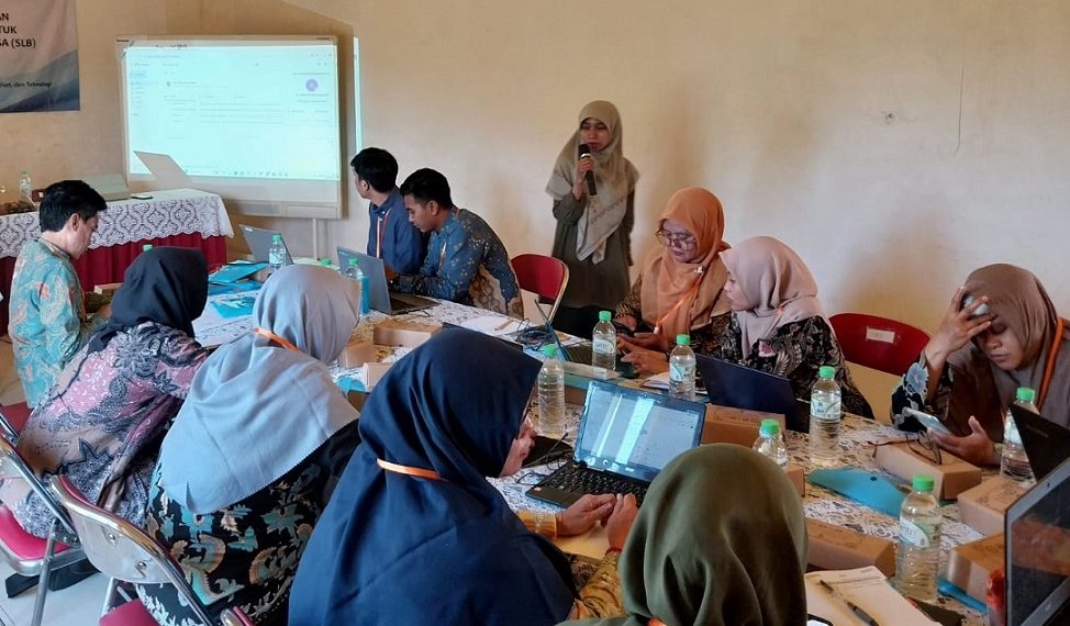 Dosen STKIP Al Hikmah Kuatkan Pembelajaran Berdiferensiasi Menggunakan Media Digital di SLB Muhammadiyah Gresik