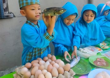Kenalkan Mamin Sehat dan Halal, TK Al Falah Darussalam Hadirkan Pasar di Sekolah