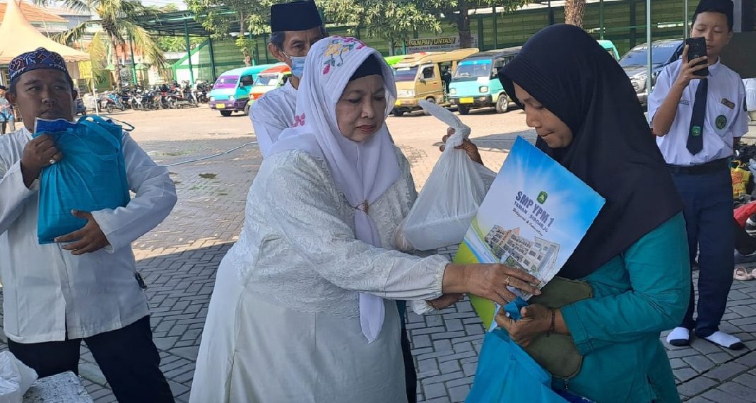 Peringati Maulid Nabi, siswa SMP YPM 1 Taman Berbagi Kebahagiaan Dengan Anak Yatim