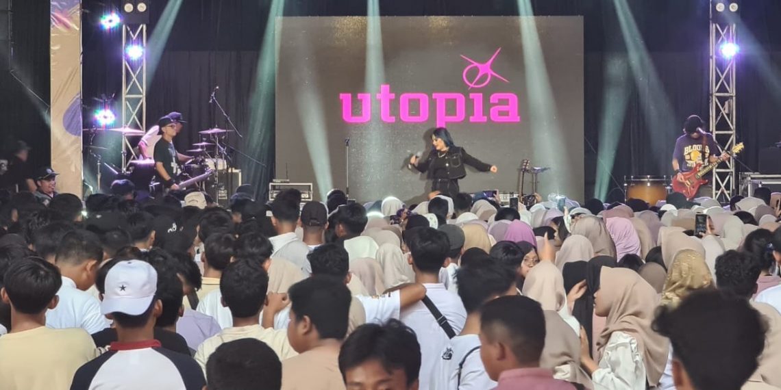 ‘Utopia’ dan ‘Skedar Musik‘ Menghentak Pensi Medealight 2024 SMA Negeri 1 Porong