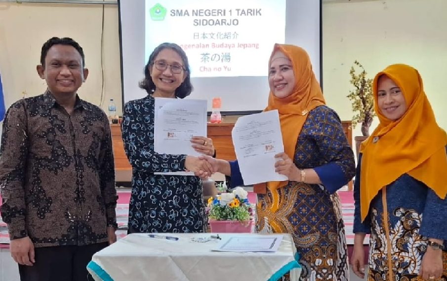 SMA Negeri 1 Tarik Kerjasama Dengan Unitomo Gelar Budaya Minum Teh Jepang