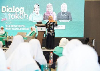 Khofifah Figur Pemimpin Teladan Paling Dicintai Warga Jatim