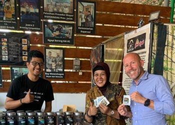 Bule Italia Kesemsem Racikan Kopi Amik Caffe