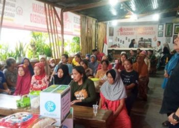 Rumah Kebangsaan Basecamp Karangrejo Bagikan Sembako kepada Kaum Dhuafa