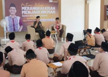 Hadir di Pesantren Refah Islami, Ustadz Naruto Bakar Motivasi Belajar Para Santri