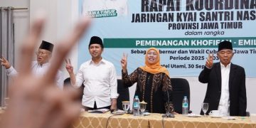 Sukses Entaskan Kemiskinan, Khofifah-Emil Jadi Pilihan Kiai dan Santri untuk Jatim Dua Periode