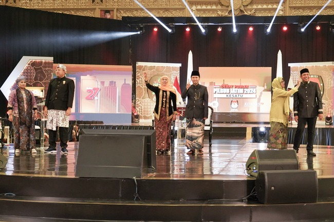 Elektabilitas Khofifah-Emil Dua Kali Lipat Ungguli Risma-Gus Hans, Pakar: Sulit Dikejar