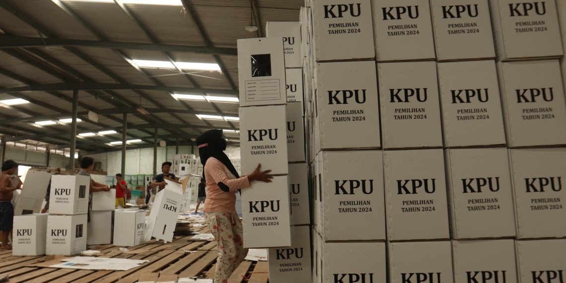 KPU Banyuwangi Pastikan Kotak Suara Sampai Bilik Pencoblosan Pilkada 2024 Sudah Lengkap