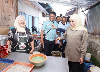 Raut Bahagia Pedagang Pasar Blimbing Malang Dihampiri Khofifah: Ibunda Kita Jawa Timur