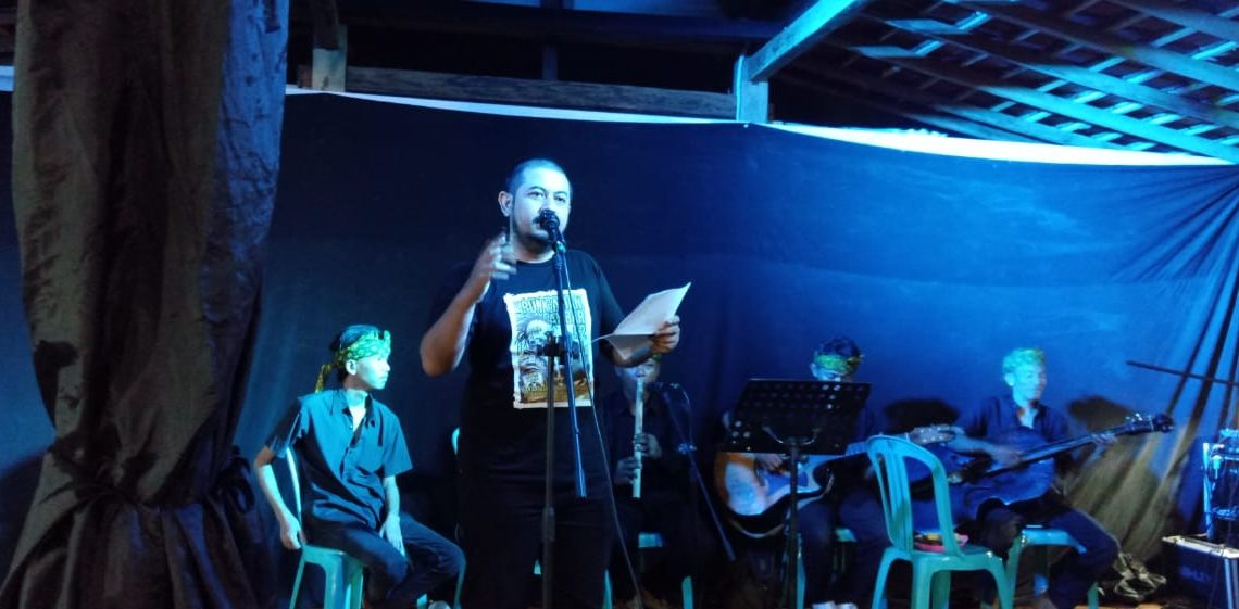 Panggung Puisi Lesbumi Banyuwangi, Kritisi Para Penyair Salon