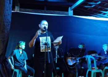 Panggung Puisi Lesbumi Banyuwangi, Kritisi Para Penyair Salon