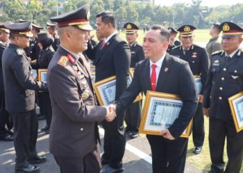 AKBP Mirzal Maulana Borong Lima Penghargaan dari Kapolda Jatim, Berantas Narkoba Jaringan  Internasional
