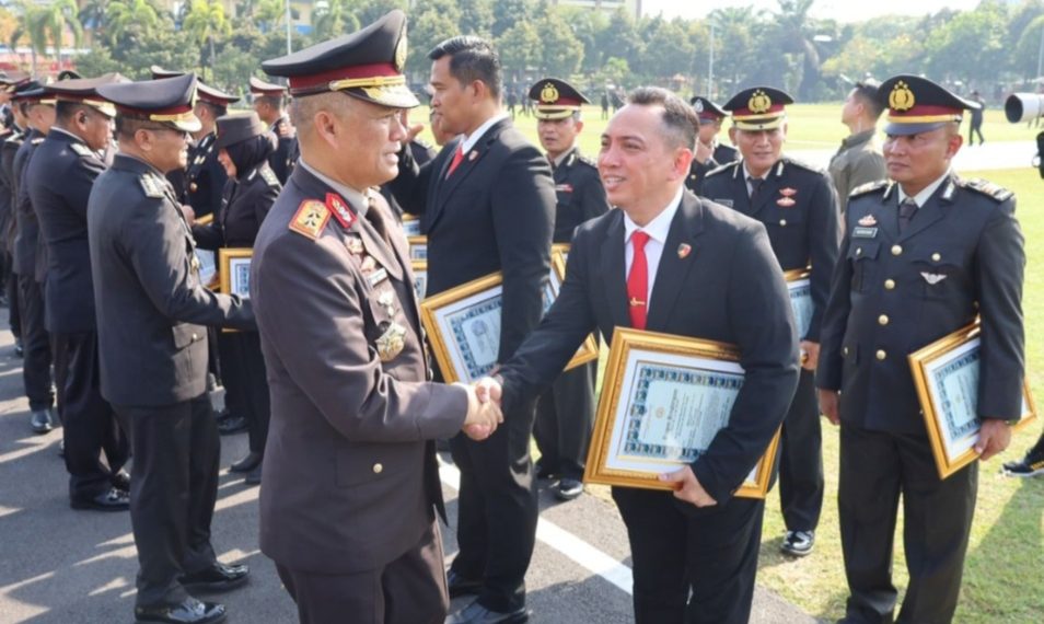 AKBP Mirzal Maulana Borong Lima Penghargaan dari Kapolda Jatim, Berantas Narkoba Jaringan  Internasional