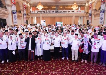 Dihadapan Ribuan Relawan, Khofifah Tegaskan Kedepankan Berpolitik Santun