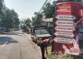 Wujudkan Pilkada Aman dan Damai, Polres Tulungagung Pasang Banner Imbauan