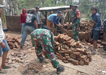 TMMD ke-122 Kodim Kediri Mulai Bongkar Rumah Tak Layak untuk Dibangun Kembali
