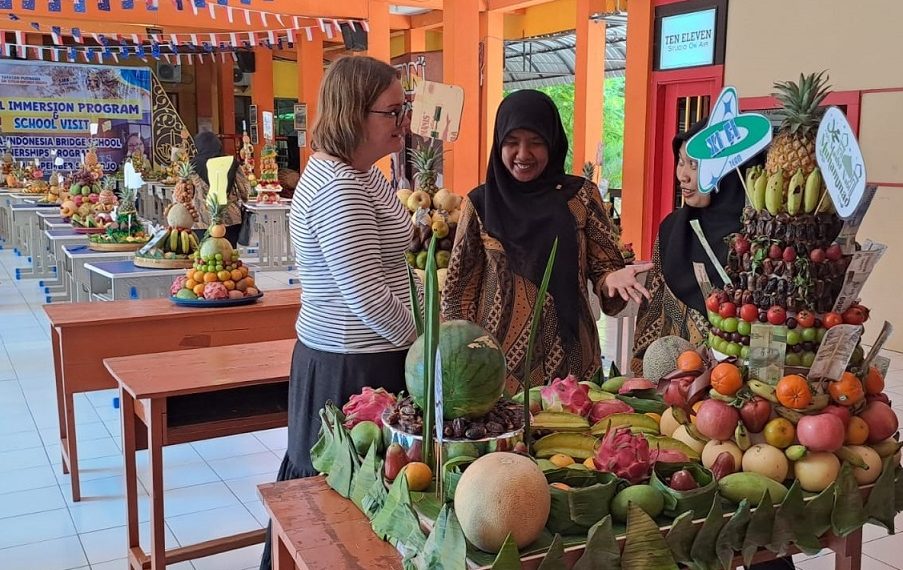SMK Sepuluh Nopember Gelar Lomba Tumpeng Buah Hasil Karya Siswa