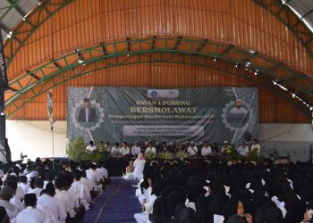 Hadirkan  Habib Hadi Bin Syeh Assegaf, SMA Negeri 1 Porong Ajak Siswanya Bersholawat