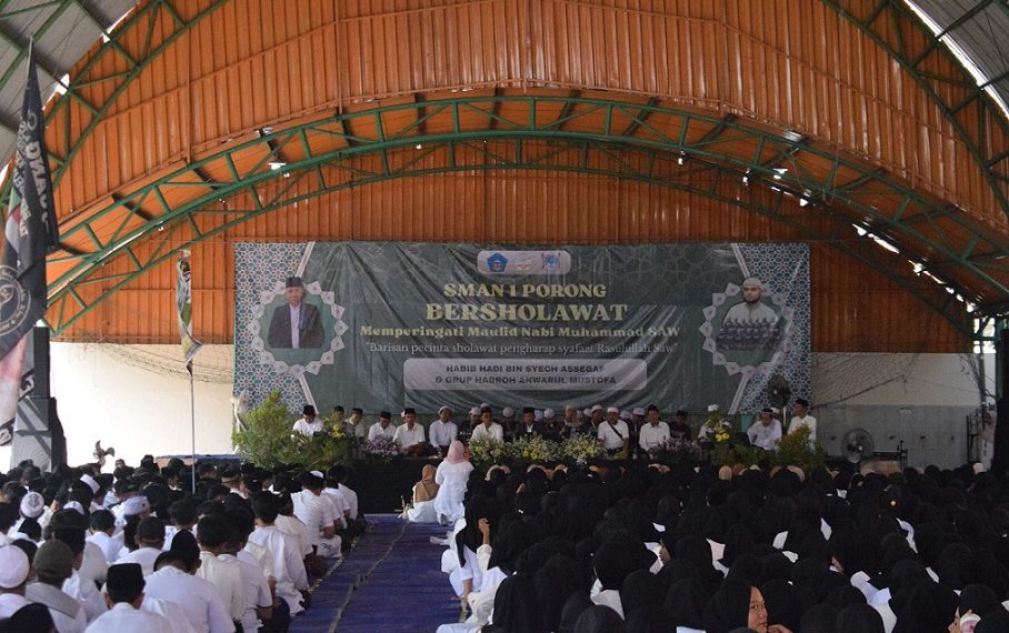 Hadirkan  Habib Hadi Bin Syeh Assegaf, SMA Negeri 1 Porong Ajak Siswanya Bersholawat