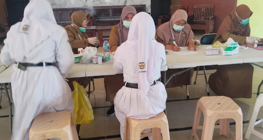 Cegah Stunting, SMA Negeri 1 Gedangan Lakukan Edukasi Kesehatan dan Skrining Anemia