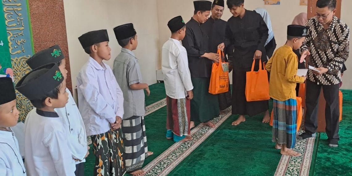 SMP Sepuluh Nopember Sidoarjo Berbagi Sesama, Gelar Khitanan Massal