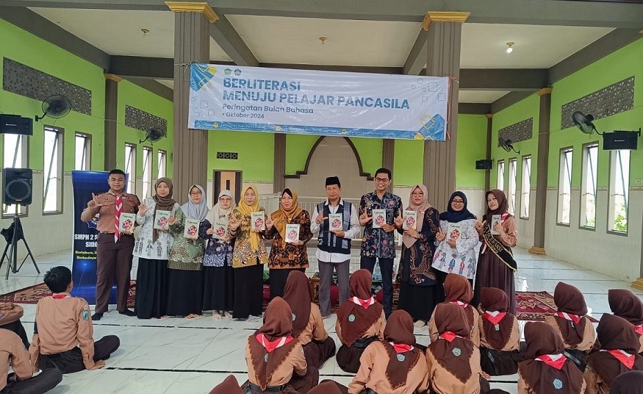 Peringati Bulan Bahasa SMP Negeri 2 Sukodono Launching Buku Antologi Toleransi