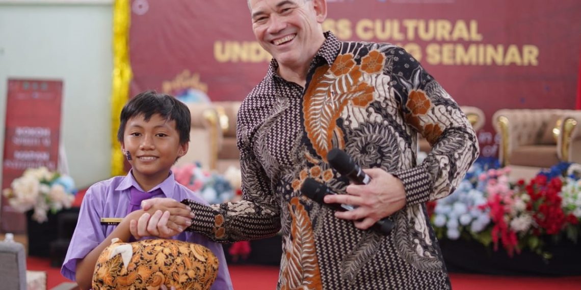 Kuatkan Public Speaking, IIS SMP Progressive Bermitra dengan Mercy College Australia