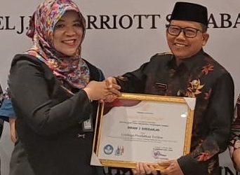 SMAN 3 Sidoarjo Raih Penghargaan ‘Lembaga Pendidikan Terbina’ Dari Gubernur Jatim