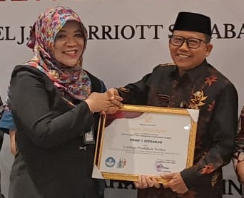 SMAN 3 Sidoarjo Raih Penghargaan ‘Lembaga Pendidikan Terbina’ Dari Gubernur Jatim