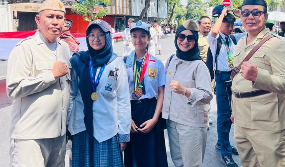 Siswa Berprestasi Ikuti Parade Surabaya Juang