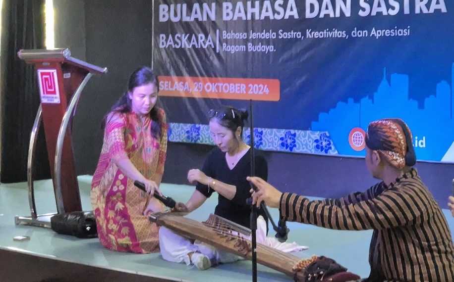 Bulan Bahasa dan Sastra SMP Pembangunan Jaya 2 Hadirkan Budayawan Korea Selatan
