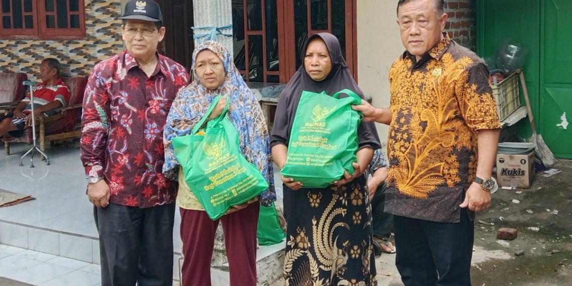 Baznas Sidoarjo Salurkan Sembako ke Korban Putting Beliung di Pertamaan Maduretno