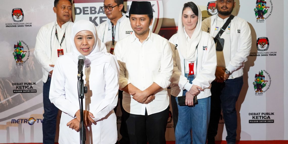 Elektabilitas Khofifah-Emil Tak Terkalahkan, Risma-Gus Hans Stagnan Jelang Pencoblosan