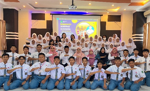 SMA Negeri 1 Waru Tanamkan Nilai Moderasi Beragama Pada Siswanya