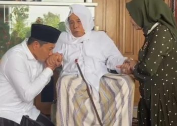 KH. Nurul Huda Djazuli Beri Wejangan Kebaikan Pada Paslon Subandi – Mimik