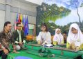 Native Speaker Jepang Belajar Karawitan di SMP PGRI 1 Buduran