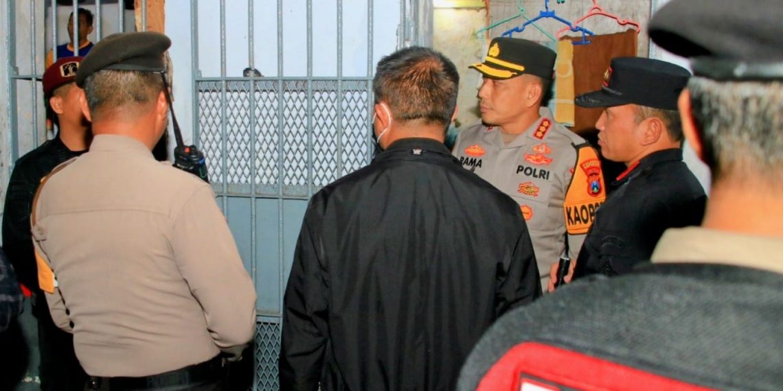 Cegah Peredaran Narkoba, Kapolresta Banyuwangi Turut Serta dalam Penggeledahan Hunian Lapas