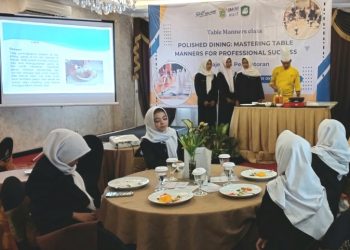 SMK Negeri 1 Surabaya Bangun Etika Lewat Table Manners and Beauty Class