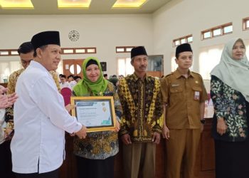 Pembiasaan Shalat Dhuhur 1000 Jamaah, SMP Negeri 2 Sukodono Raih SMB dan SRC dari Kemenag