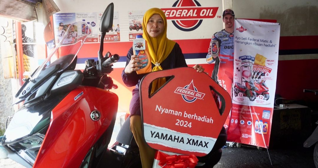 Nengsih Warga Jabar Terima Motor Yamaha XMAX 250cc dari Federal Oil™