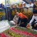 Khofifah-Emil Lakukan Ziarah Kubur ke Makam Gus Dur