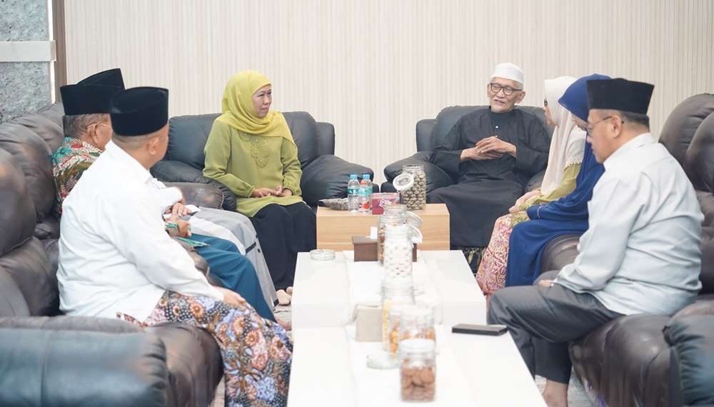 Moment Kehangatan Silaturahmi Khofifah Bersama Rais Aam PBNU KH. Miftachul Akhyar